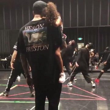 The t-shirt "Heron Preston" Chris Brown on his account Instagram