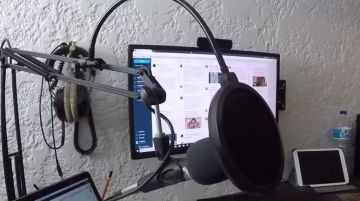 The filter Pop microphone in the YouTube video showcasing my SETUP of OFFICE ! chain of Geek