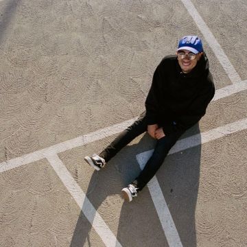 Les sneakers Vans Old Skool noires de Mister V sur son compte Instagram