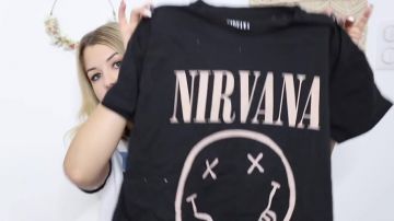 Le T shirt logo Nirvana  de EnjoyPhoenix dans sa vidéo HAUL Mexique