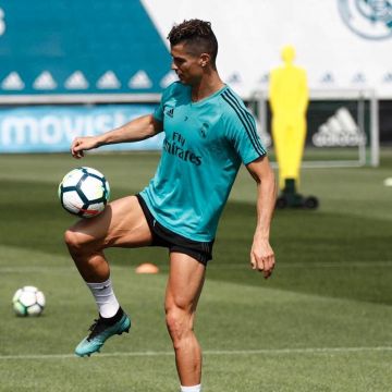 La paire de crampons Nike MercurialX Vapor XII Academy CR7 portée par Cristiano Ronaldo sur son compte Instagram
