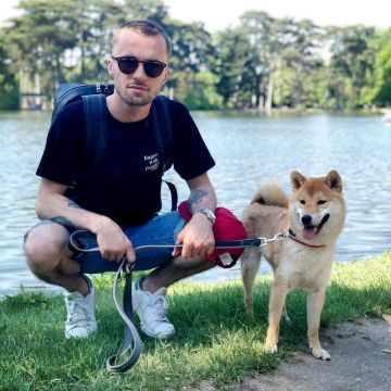 Les sneakers Adidas Originals Stan Smith portées par Squeezie sur son compte Instagram