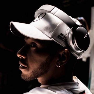 Le casque circum aural sans fil SoundLink II Bose porté par Lewis Hamilton sur Instagram