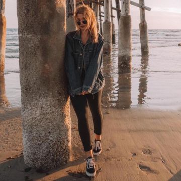 The sneakers Vans Old skool black EnjoyPhoenix (Mary Lopez) on his account Instagram