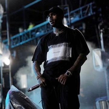 The t-shirt Acid Glacier of Chris Brown during a live (photo Instagram)