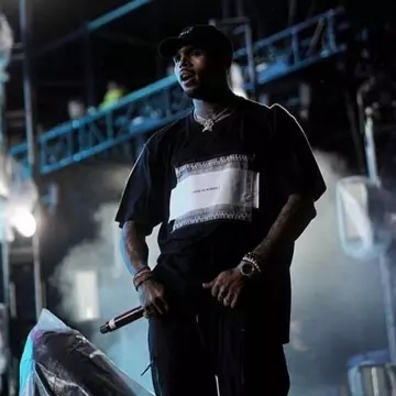 Camiseta Acid Glacier de Chris Brown durante un directo (foto de Instagram)