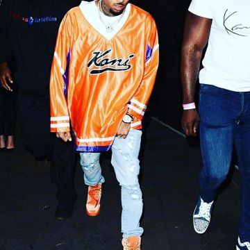 The boots orange Timberland x OffWhite Chris Brown on Instagram