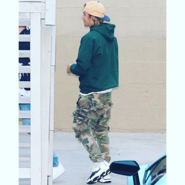 Le pantalon militaire camouflage porté par Justin Bieber dans la rue (photo Instagram)