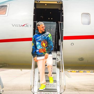 Sneakers Nike Air Force 1 '07 LV8 UV DJ Snake on his account Instagram