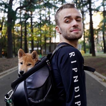 Le t-shirt noir RipNDip Lord Nermal porté par Squeezie sur son compte Instagram