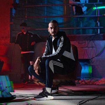 Sneakers Adidas Prophere black SCH on his account Instagram