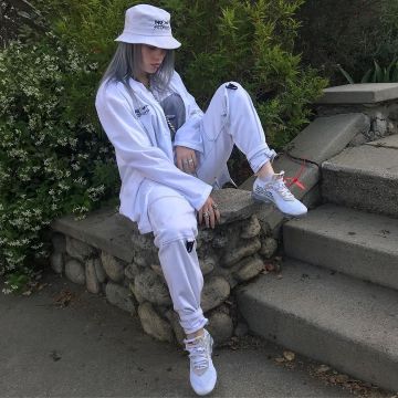 The pair of Air Vapormax Off White 2018 on the account Instagram of Billie Eilish