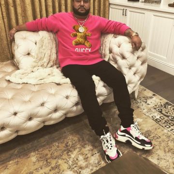 Zapatillas Balenciaga Triple S en Instagram @cashxo