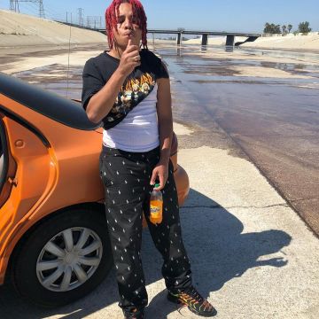 Les sneakers Nike Air Max Plus "Black Volt Total Orange" de Zola sur son compte Instagram @Binkszola