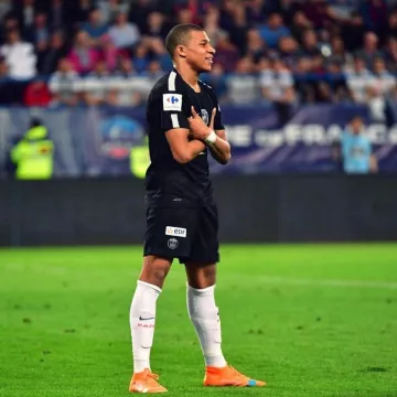 mbappe boots off white
