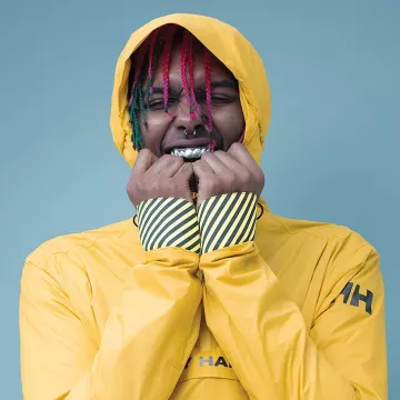 The wind jacket yellow Helly Hansen worn by Youv Dee on his account Instagram