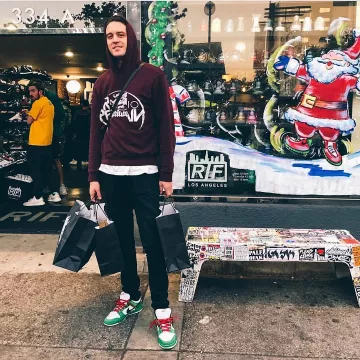 The pair of Nike Dunk Low Pro Sb "Heineken" of G-easzy on the account Instagram of NiceKicks