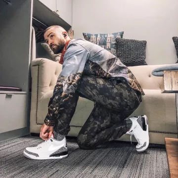 Sneakers Nike Air Jordan 3 Retro JTH NRG "JTH" of Justin timberlake on the account Instagram of NiceKicks