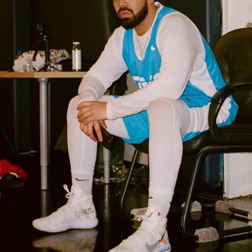 The Nike Air Hyperdunk Flyknit "Off White" of Drake on instagram of Nicekicks