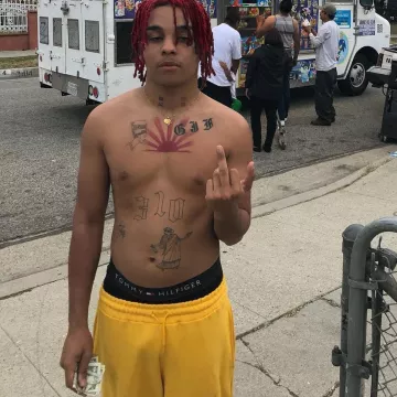 The boxer Tommy Hilfiger navy blue worn by Zola on his account Instagram @binkszola