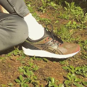 La paire de Asics Gel Kayano Trainer Evo Chameleon de Mister V sur son compte Instagram