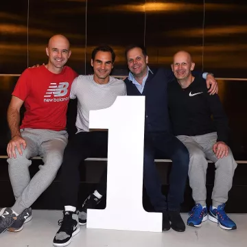 El aire de Roger Federer Jordan 1 negro y gris en su cuenta de Instagram