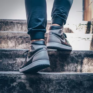 The nike air jordan 1 black and grey on the account Instagram @tadsnkrs