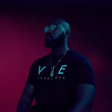 The T Shirt Life On Us Worn By Damso On His Post Instagram Spotern