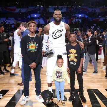 The jersey basketball white Cavaliers # 23 Lebron James (All-Star Game 2018) on the insta of Complex