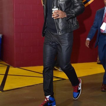 shoes AIR JORDAN 1 RETRO HIGH OG "TOP 3" views on the account Instagram of Lebron James