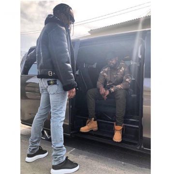 Chaqueta de cuero Balenciaga negra de Alonzo en Instagram