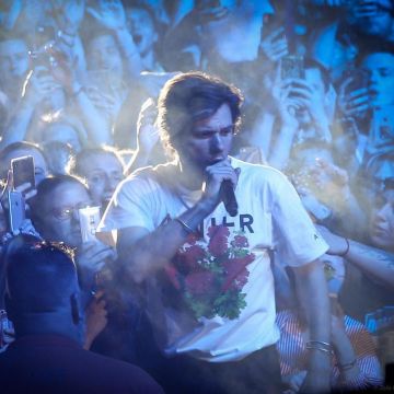 Le t-shirt Geranium tee Avnier que porte Orelsan sur son post Instagram