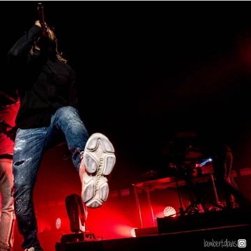 Zapatillas balenciaga Triple S blancas de Alonzo en Instagram