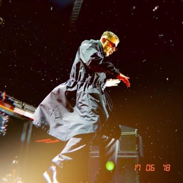 The coat Nikelab x OFF-WHITE Mercurial NRG DJ Snake on his account Instagram