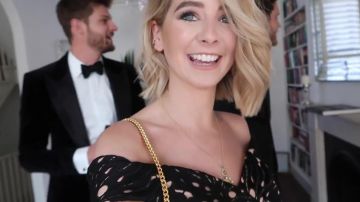 The dress knee-length neckline bardot black lace of Zoella (Zoe Suggested) seen in his video "NIGHT ROUTINE, TOO MUCH CAKE & MARKS MISTAKE"