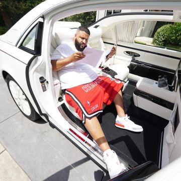 The pair of Nike Air Jordan 3 Retro Hall of Fame ' worn by DJ Khaled on his account Instagram