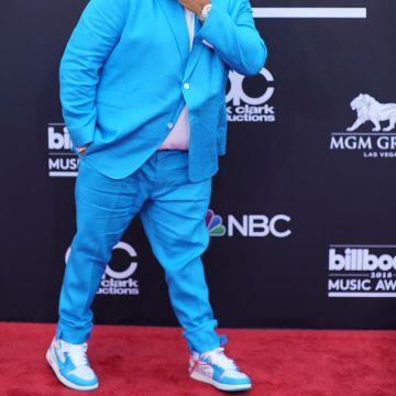 The pair of Nike Air Jordan 1 Retro High Off White University Blue worn by DJ Khaled at the Billboard Music Awards 2018