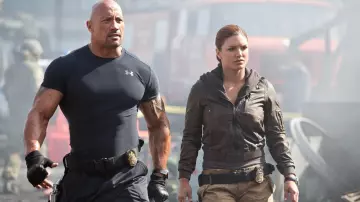 The black t-shirt tight Under Armour Luke Hobbs (Dwayne Johnson) in Fast & Furious 7