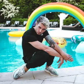 les sneakers Yeezy boost 350 v2 zebra vues sur le compte Instagram de Jimmy Charlon