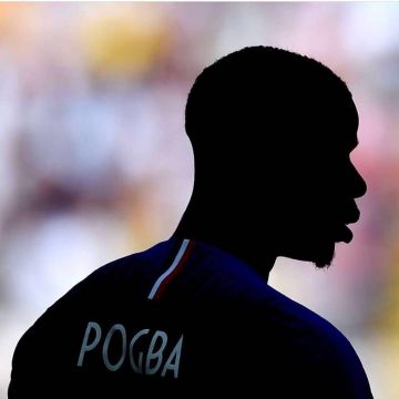 Le Maillot de foot de l'équipe de France pour la Coupe du Monde 2018 porté par Paul Pogba