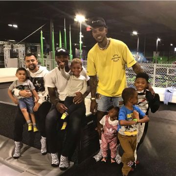 Gorra de campeón negro de Nick Young en su cuenta de Instagram