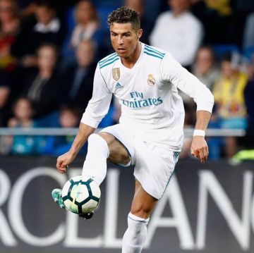 Les crampons Nike MercurialX Vapor XII Academy CR7 TF de Cristiano Ronaldo sur son compte Instagram