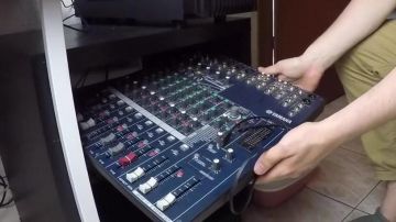 RELIABLE MIXER YAMAHA MG124CX