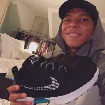 Sneakers black mesh Nike Hyper Adapt 1.0 "Earl" of Kylian Mbappé on his account Instagram