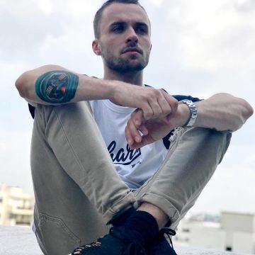 Le t-shirt Carhartt baseball porté par Squeezie sur son compte Instagram