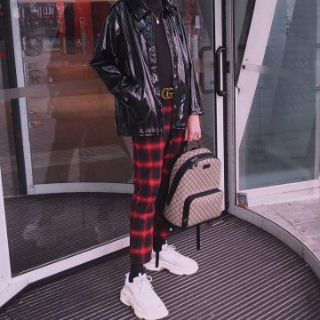 El par de Balenciaga Triple S Cream White usado por Lythan Cottaz