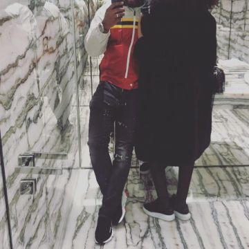 Zapatillas balenciaga azul marino de Gradur en su cuenta de Instagram