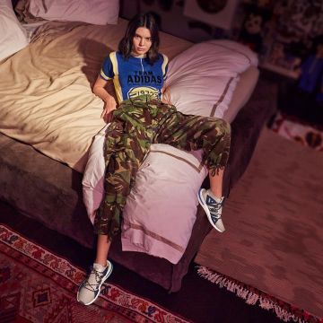 The pair of sneakers Adidas Arkyn worn by Kendall Jenner on his account Instagram
