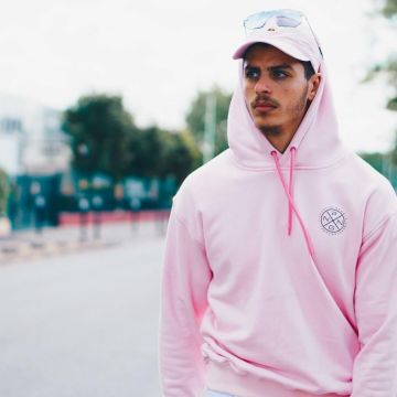 La casquette ELLESSE rose claireque porte Prime sur son compte Instagram @Primetimefut