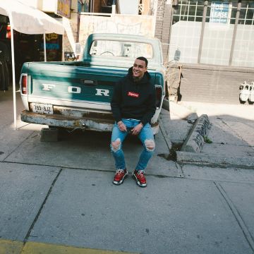 El par de Balenciaga Triple S Rojo Negro (Pre Distressed) que lució Gregory van der Wiel en su cuenta de Instagram